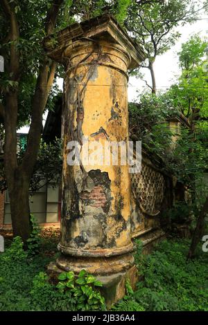 Dhaka, Bangladesh. 31st maggio 2022. Porta di Dhaka nell'area dell'Università di Dhaka, conosciuta anche come porta di Mir Jumla o porta di Ramna, un monumento che si ritiene sia stato costruito da Mir Jumla II e che è stato classificato come una delle architetture Mughal più antiche di Dhaka. Questa porta è considerata una delle parti integranti della storia di Dhaka. (Credit Image: © MD Manik/SOPA Images via ZUMA Press Wire) Foto Stock