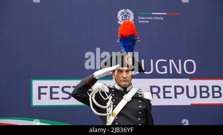 1 giugno 2022, Izmir, Turchia, Turchia: La Giornata della Repubblica Italiana ha segnato l'edizione 76th dell'evento annuale dopo due anni di pausa a causa della pandemia e si è celebrata con un ricevimento organizzato dal Consolato Italiano a Izmir. Un gran numero di diplomatici turchi, italiani e stranieri, uomini d'affari e società hanno partecipato alla reception in un albergo ospitato dal console italiano Izmir Valerio Giorgio. Valerio Giorgio, Console d'Italia a Izmir, ha richiamato l'attenzione sulla forte interazione economica e culturale tra i due Paesi nel suo discorso. (Credit Image: © DIL Toffolo/Pacific Press via ZUM Foto Stock