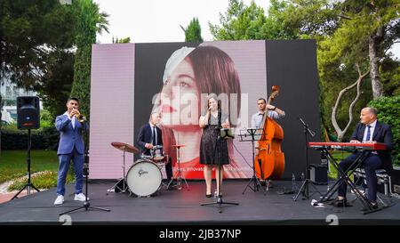 1 giugno 2022, Izmir, Turchia, Turchia: La Giornata della Repubblica Italiana ha segnato l'edizione 76th dell'evento annuale dopo due anni di pausa a causa della pandemia e si è celebrata con un ricevimento organizzato dal Consolato Italiano a Izmir. Un gran numero di diplomatici turchi, italiani e stranieri, uomini d'affari e società hanno partecipato alla reception in un albergo ospitato dal console italiano Izmir Valerio Giorgio. Valerio Giorgio, Console d'Italia a Izmir, ha richiamato l'attenzione sulla forte interazione economica e culturale tra i due Paesi nel suo discorso. (Credit Image: © DIL Toffolo/Pacific Press via ZUM Foto Stock