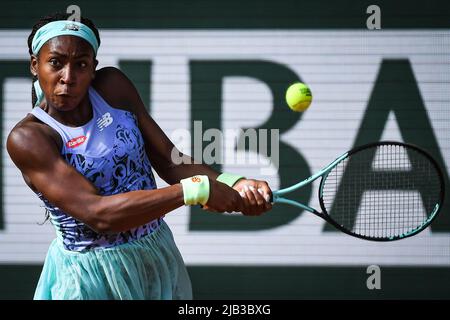 Parigi, Francia. 2nd giugno 2022. COCO GAUFF degli Stati Uniti durante il giorno dodici di Roland-Garros 2022, French Open 2022, torneo di tennis Grand Slam allo stadio Roland-Garros. (Credit Image: © Matthieu Mirville/ZUMA Press Wire) Credit: ZUMA Press, Inc./Alamy Live News Foto Stock