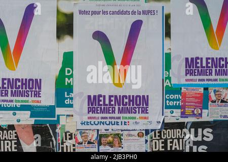 Parigi, Francia - 2 giugno 2022 : Melanchon su un poster di campagna per le elezioni legislative in Francia Foto Stock