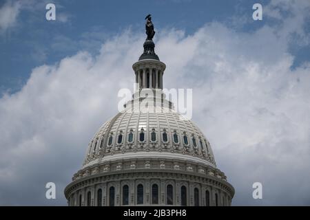 Washington, Stati Uniti. 02nd giugno 2022. Una visione generale del Campidoglio degli Stati Uniti a Washington, DC, il 2 giugno 2022. (Graeme Sloan/Sipa USA) Credit: Sipa USA/Alamy Live News Foto Stock