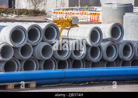 Fognature per calcestruzzo, tubi di grondaie per edilizia industriale. Foto Stock
