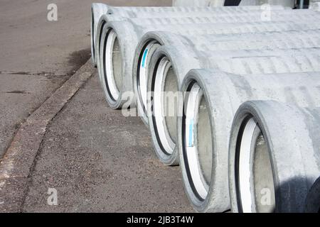 Fognature per calcestruzzo, tubi di grondaie per edilizia industriale. Foto Stock