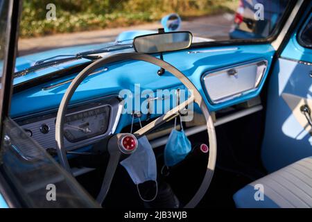 Pamplona, Navarra 12 luglio 2020, classico Ford Anglia Super, 1198cc, 51,5 HP, 4 velocità, Harry Potter's flying car Foto Stock