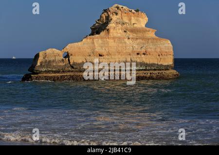 Grande mare in spiaggia Praia dos Tres Castelos. Portimao-Portogallo-283 Foto Stock