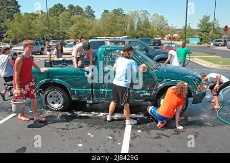 Teen Atlanta Christian Church Group ha una donazione auto lavaggio per aiutare le vittime di Katrina uragano nella COSTA del Golfo degli Stati Uniti Foto Stock