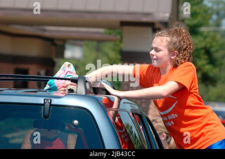 Teen Atlanta Christian Church Group ha una donazione auto lavaggio per aiutare le vittime di Katrina uragano nella COSTA del Golfo degli Stati Uniti Foto Stock