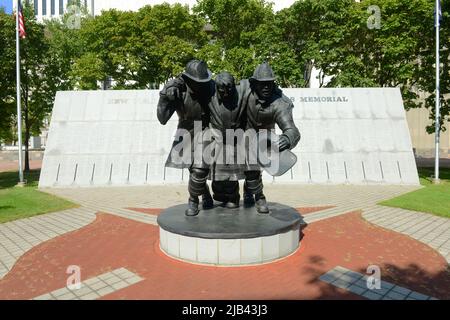 New York state Fallen Firefighters Memorial sull'Empire state Plaza nel centro di Albany, New York NY, USA. Foto Stock
