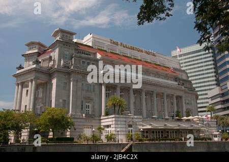 Il Fullerton Hotel, ex Ufficio postale Generale di Singapore Foto Stock