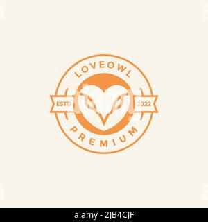 badge colorato con testa owl logo design vettoriale simbolo grafico icona illustrazione idea creativa Illustrazione Vettoriale