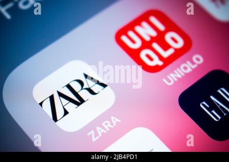 Logo di Zara, rivenditore di abbigliamento spagnolo con sede in Galizia, su iOS. Zara è specializzata nella moda veloce, e i prodotti includono abbigliamento e accessori Foto Stock