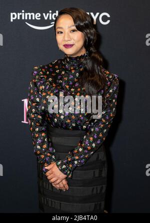 New York, NY - 2 giugno 2022: Stephanie Hsu partecipa al meraviglioso Mrs Maisel Emmys FYC presso gli Steiner Studios Foto Stock