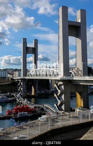 Ponte di risalita Pont de Recouvrance sul fiume Penfeld tra il centro di Siam e il quartiere Recouvrance, Brest, Finistere Penn ar Bed Foto Stock