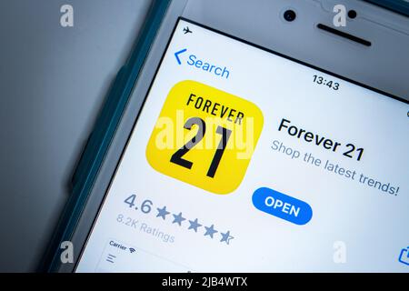 Kumamoto, Giappone - Luglio 23 2020 : Forever 21 app, un rivenditore di moda statunitense con sede a Los Angeles, California, in App Store su iOS. Foto Stock