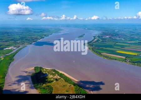 Vista aerea dell'Elba vicino a Schwarztonnensand, fiume, isola, strada del traffico, cielo, Nube di cumulus (Cumulus), Horizon, Schleswig-Holstein, bassa Sassonia Foto Stock