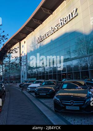 Berlino, Germania - Nov 29, 2016 : la parte anteriore del negozio di Mercedes-Benz, marque automobilistico globale tedesco e una divisione di Daimler AG, Berlino, Germania. Foto Stock