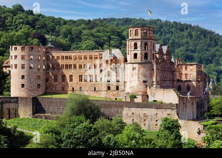 Castello di Heidelberg, menzionato per la prima volta nel 1225, arenaria rossa dalla valle del Neckar, vista nord-est dalla terrazza Scheffel nel giardino del castello Foto Stock