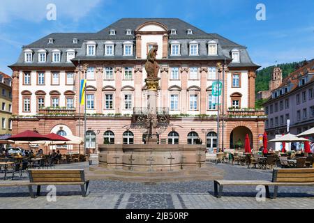 Municipio, barocco, costruito dal 1701 al 1703, con Fontana di Ercole costruita dal 1705 al 1706, Piazza del mercato, Kornmarkt, Palatinato elettorale, Heidelberg Foto Stock