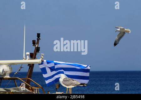 Il pionieristico progetto di mobilità intelligente della Grecia sull'isola di ASTYPALEA si è spostato in alto, con i primi veicoli elettrici Volkswagen in fase di realizzazione Foto Stock