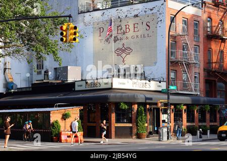 Phebe's, 361 Bowery, New York, NYC foto di un bar e ristorante nell'East Village di Manhattan. Foto Stock