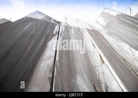 Documentazione fotografica di una cava di marmo abbandonata nelle Alpi Apuane di Carrara Foto Stock