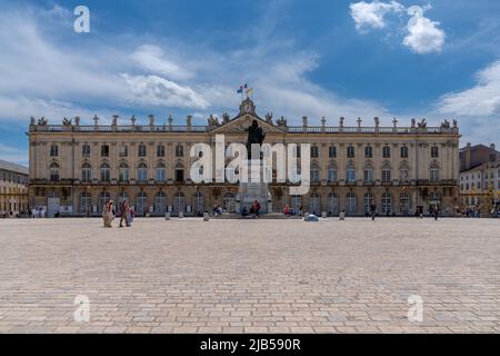 Nancy, Francia - 1 giugno, 2022: Vista del municipio edificio nella storica Place Stanislas di Nancy Foto Stock