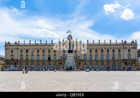 Nancy, Francia - 1 giugno, 2022: Vista del municipio edificio nella storica Place Stanislas di Nancy Foto Stock