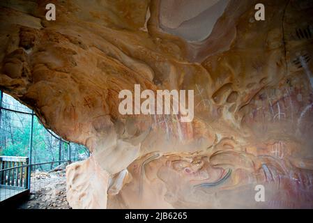 Dipinti preistorici della Grotta di Arkaroo Rock - Australia del Sud Foto Stock