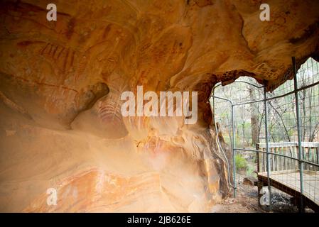 Dipinti preistorici della Grotta di Arkaroo Rock - Australia del Sud Foto Stock