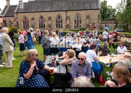 Didsbury, Manchester, Regno Unito. Giovedì 2nd giugno 2022, festa giubilare della Regina Elisabetta II Platinum nella chiesa di St James & Emmanuel, Didsbury Foto Stock