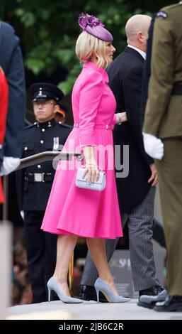 03/06/2022. Londra, UK.Zara Phillips arriva alla Cattedrale di St Paul davanti al Servizio Nazionale del Ringraziamento, parte delle celebrazioni per il Giubileo del platino della Regina. La Regina Elisabetta II, di 96 anni, è il primo monarca britannico della storia a raggiungere un Giubileo del platino, che segna 70 anni sul trono. Photo credit: Ben Cawthra/Sipa USA **NO UK SALES** Foto Stock