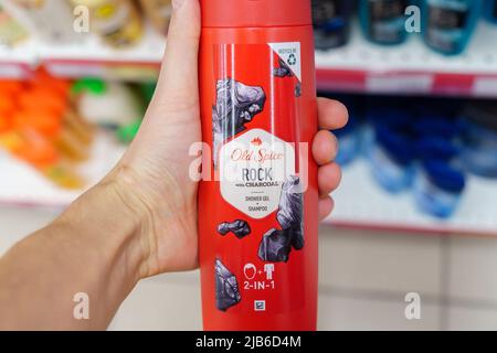 Tyumen, Russia-03 maggio 2022: Old Spice è un marchio americano di prodotti per la cura del corpo maschile. Messa a fuoco selettiva Foto Stock