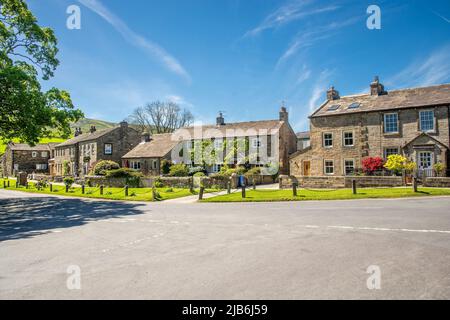 Burnsall è un villaggio e parrocchia civile del distretto di Craven, nel North Yorkshire, in Inghilterra. Si trova sul fiume Wharfe a Wharfedale, e si trova in Foto Stock