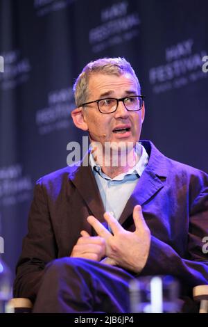 Hay Festival, Hay on Wye, Galles, Regno Unito – Venerdì 3rd Giugno 2022 – Edmund de Waal artista e autore sul palco parlare del suo recente libro lettere a Camondo - Photo Steven May / Alamy Live News Foto Stock