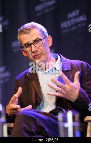 Hay Festival, Hay on Wye, Galles, Regno Unito – Venerdì 3rd Giugno 2022 – Edmund de Waal artista e autore sul palco parlare del suo recente libro lettere a Camondo - Photo Steven May / Alamy Live News Foto Stock