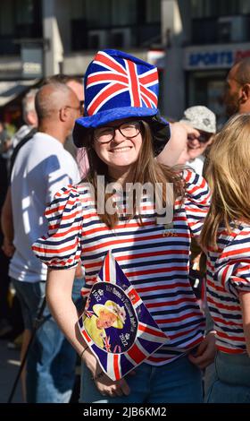 Londra UK 3rd Giugno 2022 - folle al Servizio del Ringraziamento per il Giubileo del platino della Regina tenuto alla Cattedrale di St Paul a Londra : Credit Simon Dack / Alamy Live News Foto Stock