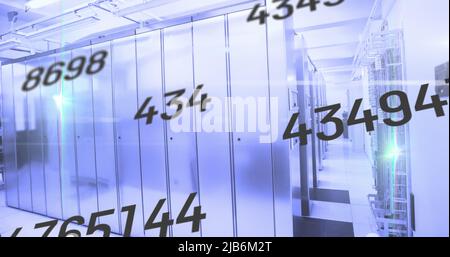 Immagine di numeri e luci sui server Foto Stock