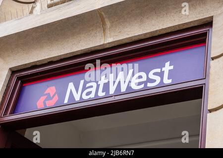 NatWest Bank firma/logo su una filiale a Lincoln, Regno Unito. Foto Stock