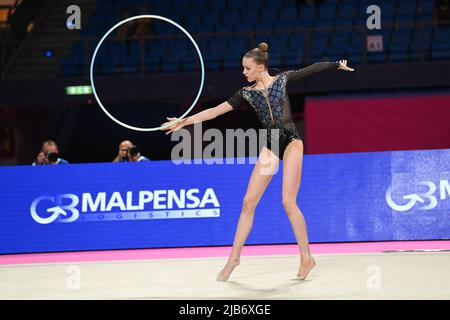 Pesaro, Italia. 03rd giugno 2022. VITRIFRIGO Arena, Pesaro, Italia, 03 giugno 2022, Tramite la Ginnastica ritmica della Ginnastica Figura 2022 - Ginnastica Credit: Live Media Publishing Group/Alamy Live News Credit: Live Media Publishing Group/Alamy Live News Foto Stock