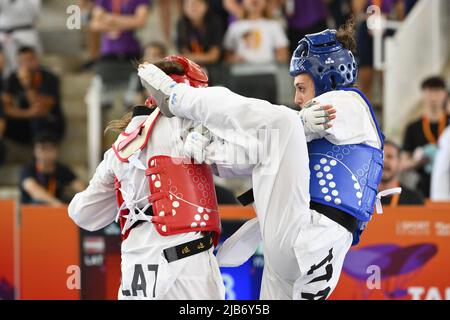 Roma, Italia. 3rd giugno 2022. Giada al HALWANI (ITA) vs Inese TARVIDA (LAT) durante il round R16 del Gran Premio del mondo Taekwondo al Foro Italico, Stadio Nicola Pietrangeli, 3th giugno 2022, Roma, Italia. Credit: Live Media Publishing Group/Alamy Live News Foto Stock