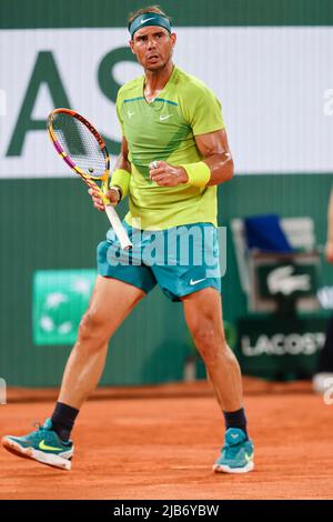 Parigi, Francia. 03rd giugno 2022. Tennis: Grand Slam/WTA Tour/ATP Tour - French Open, single maschile, semifinali, Nadal (Spagna) - Zverev (Germania). Rafael Nadal è in azione. Credit: Frank Molter/dpa/Alamy Live News Foto Stock