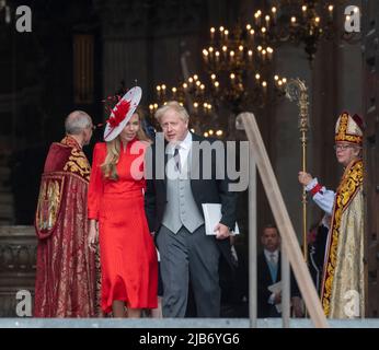 St Paul’s Cathedral, Londra, Regno Unito. 3 giugno 2022. Il primo Ministro Boris Johnson e la moglie Carrie partecipano al Servizio Nazionale del Ringraziamento alla Cattedrale di St Paul come parte delle celebrazioni del Giubileo del platino per il regno della Regina, nell'ambito di un week-end di quattro giorni di festa bancaria britannica da giovedì 2nd a domenica 5th giugno. Foto Stock