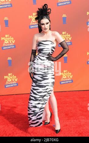 Santa Monica, California. 2nd giugno 2022. Gottmik agli arrivi per MTV Movie & TV Awards: UNSCRIPTED, Barker Hangar, Santa Monica, CA 2 giugno 2022. Credit: Elizabeth Goodenough/Everett Collection/Alamy Live News Foto Stock