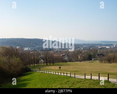 Zurigo, Svizzera - Marzo 26th 2022: Vista da Irchelpark verso Oerlikon Foto Stock