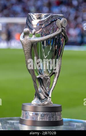 UEFA Finalissima Trophy durante la partita UEFA Champions League 0-3 Argentina al Wembley Stadium il 1 giugno 2022 a Londra, Inghilterra. Credit: Maurizio Borsari/AFLO/Alamy Live News Foto Stock