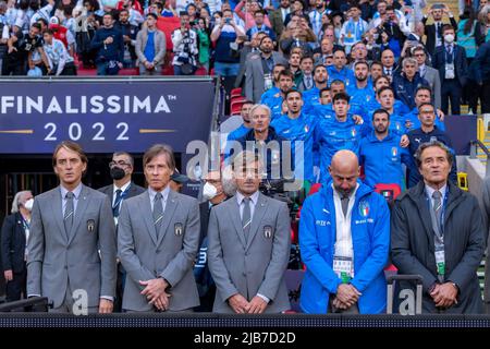 Roberto Mancini Coach (Italia) Gabriele Oriali Direttore Generale (Italia) Alberigo Evans 2Coach (Italia) Gianluca Vialli Capo Delegazione (Italia) Mauro Vladovic Segretario Organistico (Italia) durante la partita UEFA Champions League 0-3 Argentina al Wembley Stadium il 1 giugno 2022 a Londra, Inghilterra. Credit: Maurizio Borsari/AFLO/Alamy Live News Foto Stock