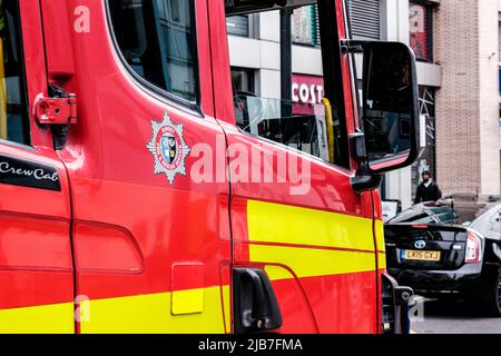 Epson Surrey, Londra UK, Giugno 03 2022, primo piano di Un veicolo di emergenza con motore antincendio Foto Stock