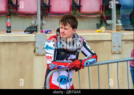 MANCHESTER, REGNO UNITO. GIUGNO 3rd Jack Smith si rilassa tra le calate durante la partita della National Development League tra Belle Vue Colts e Oxford Chargers al National Speedway Stadium di Manchester venerdì 3rd giugno 2022. (Credit: Ian Charles | MI News) Credit: MI News & Sport /Alamy Live News Foto Stock