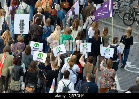 STOCCOLMA, SVEZIA - 3 GIUGNO 2022: Greta Thunberg e venerdì per il futuro dimostrando con gli attivisti del clima a Stoccolma. Foto Stock